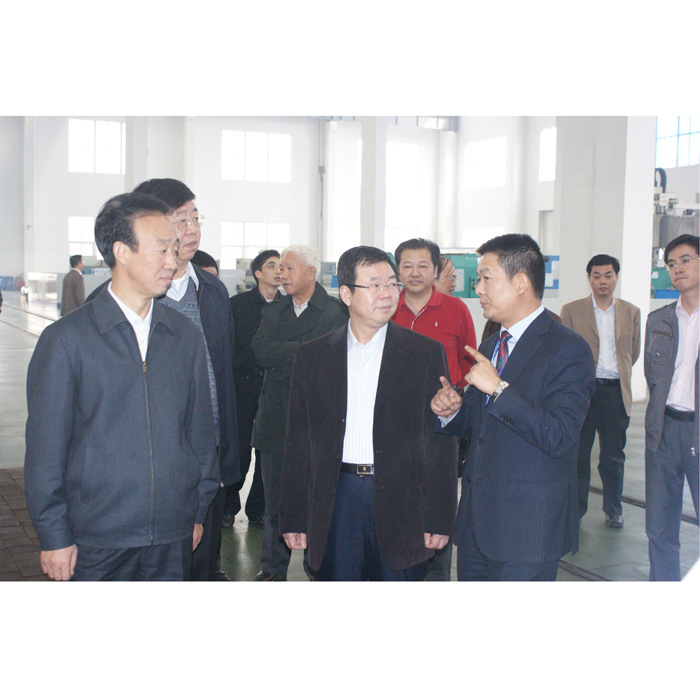 市委書記、東汽集團(tuán)領(lǐng)導(dǎo)參觀